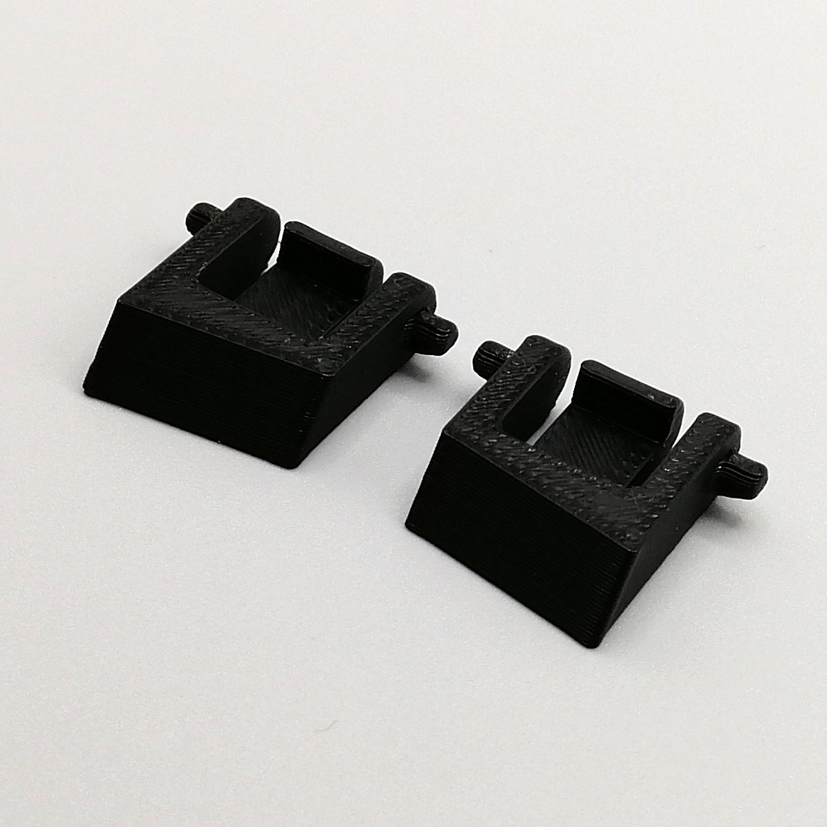 1 Paar Ersatz Tastaturfüße passend für Corsair K63 K65 K70 K95 schwarz Tastatur